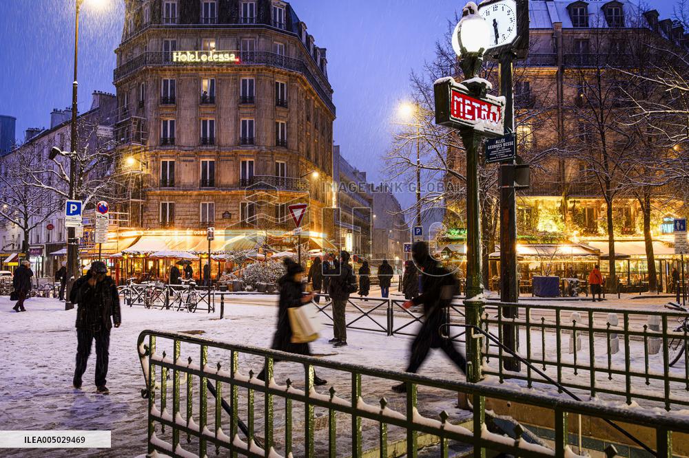 Illustration - Paris Under the Snow - Paris