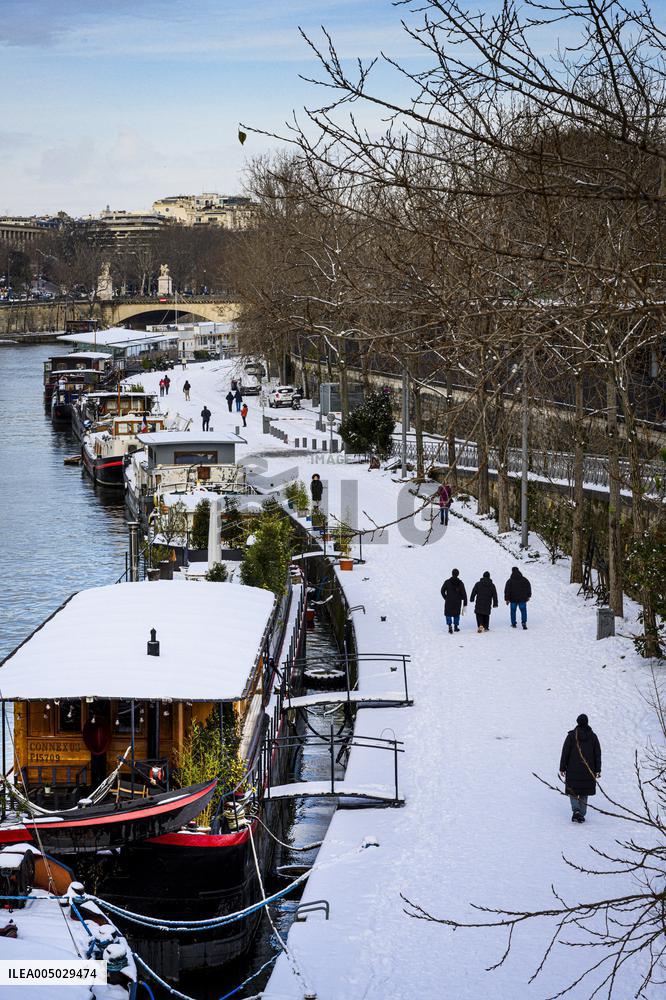 Illustration - Paris Under the Snow - Paris