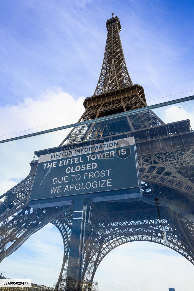 Illustration - Paris Under the Snow - Paris