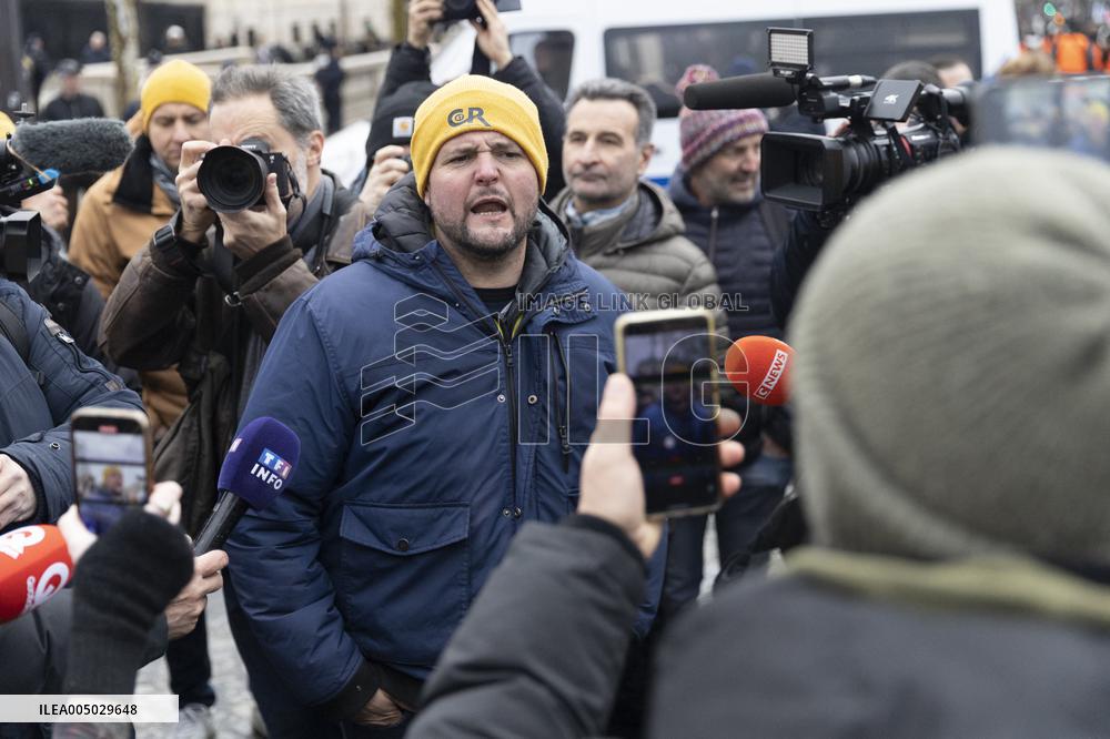 Several Dozen Farmers From The Coordination Rurale - Paris