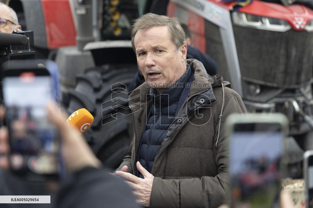 Several Dozen Farmers From The Coordination Rurale - Paris