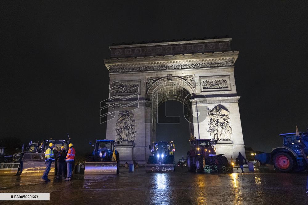 Several Dozen Farmers From The Coordination Rurale - Paris