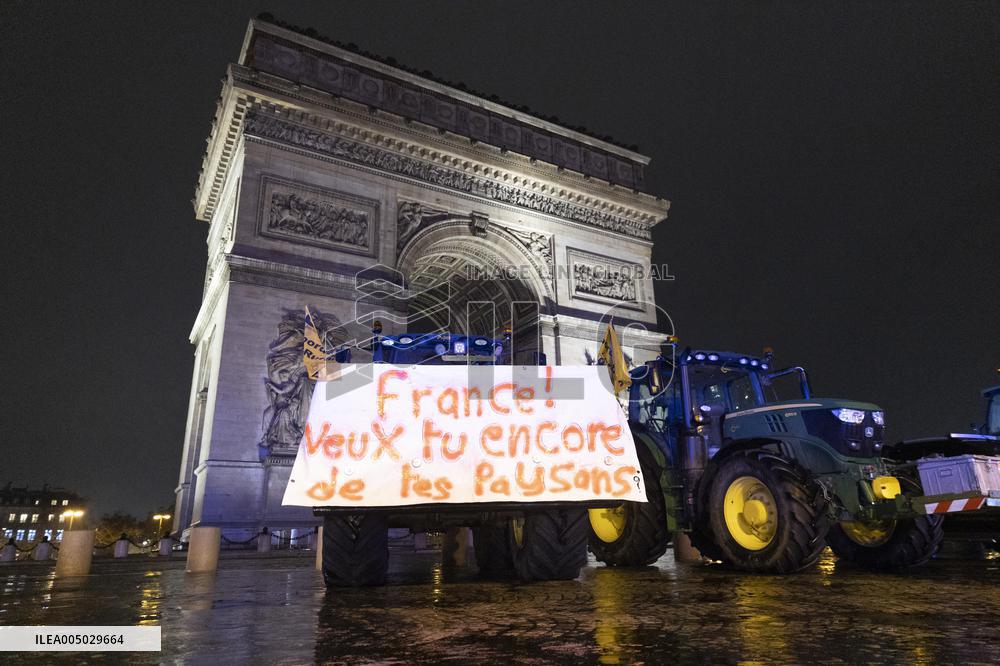 Several Dozen Farmers From The Coordination Rurale - Paris
