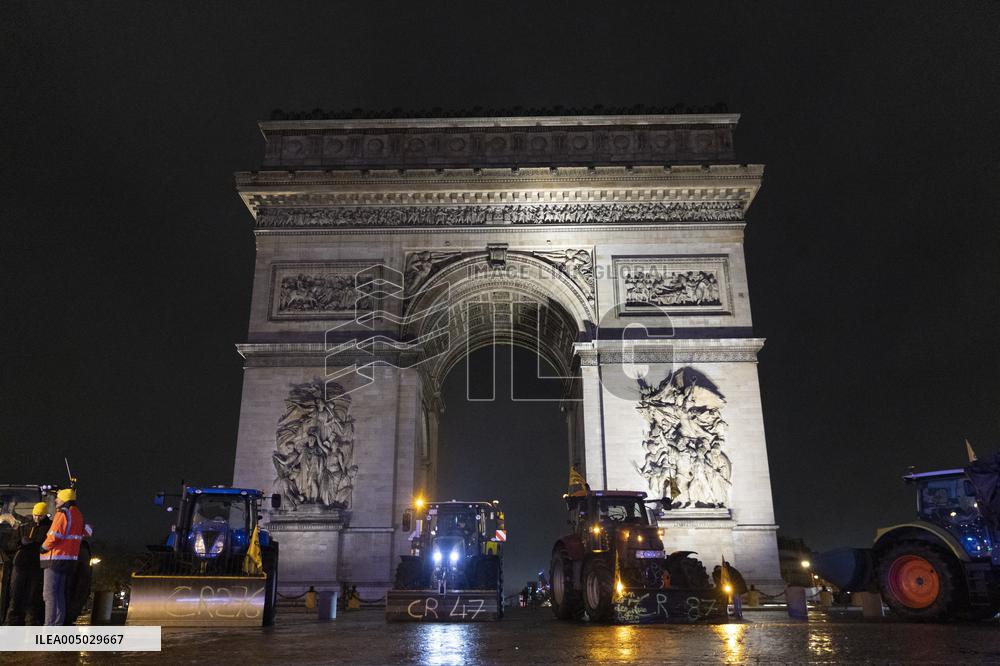 Several Dozen Farmers From The Coordination Rurale - Paris