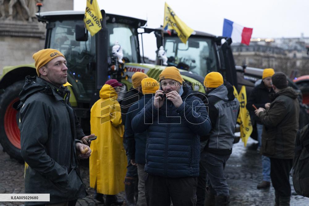 Several Dozen Farmers From The Coordination Rurale - Paris