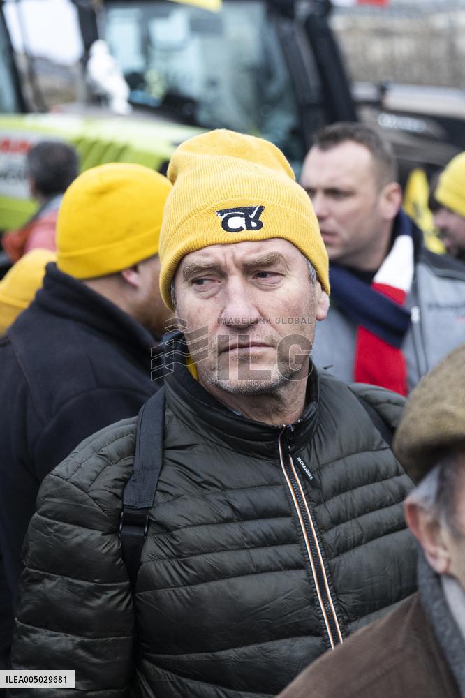 Several Dozen Farmers From The Coordination Rurale - Paris