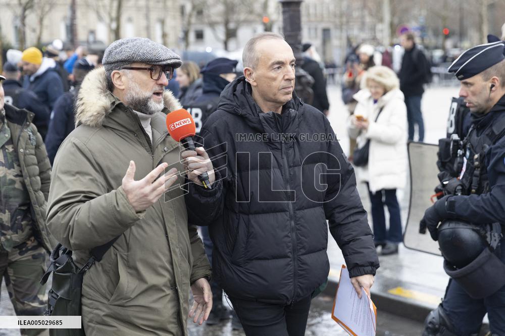 Several Dozen Farmers From The Coordination Rurale - Paris