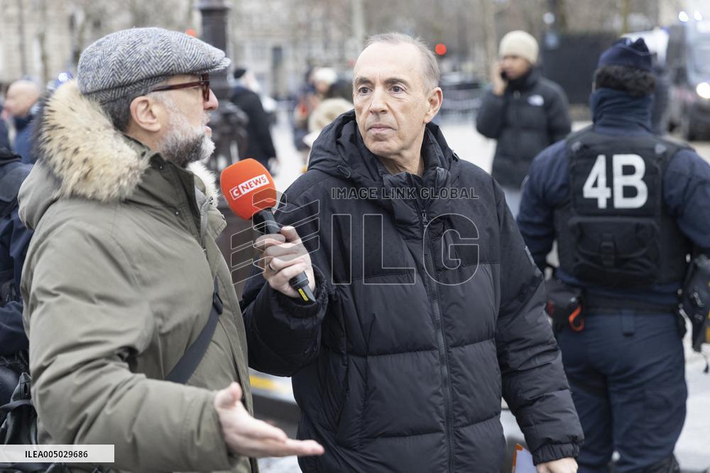 Several Dozen Farmers From The Coordination Rurale - Paris