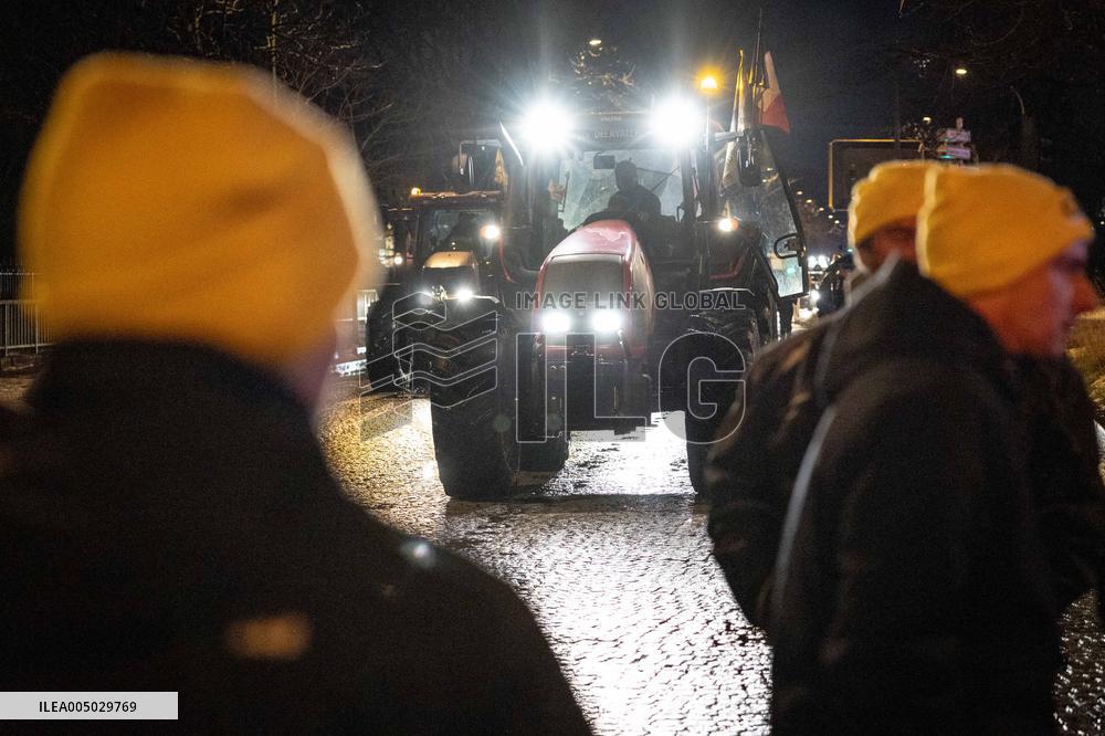 Several Dozen Farmers From The Coordination Rurale At Porte d Auteuil - Paris