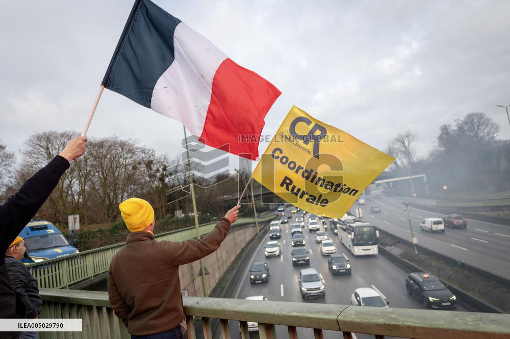 Several Dozen Farmers From The Coordination Rurale At Porte d Auteuil - Paris