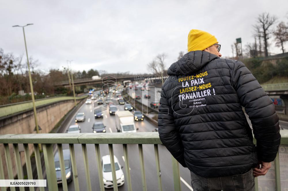 Several Dozen Farmers From The Coordination Rurale At Porte d Auteuil - Paris