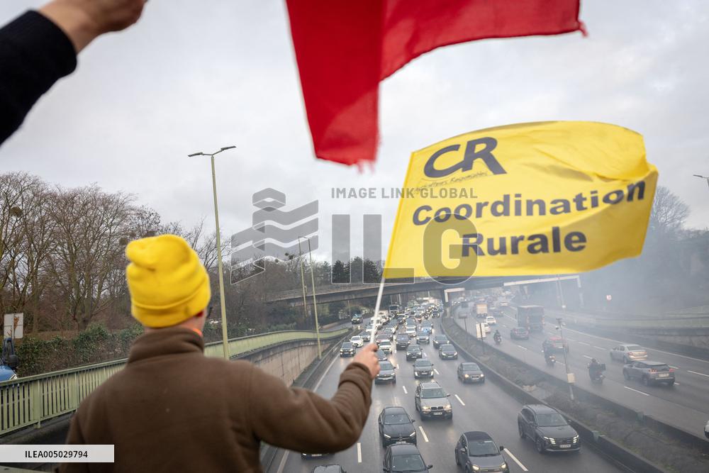 Several Dozen Farmers From The Coordination Rurale At Porte d Auteuil - Paris