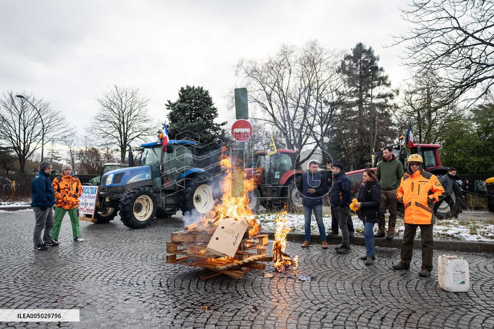 Several Dozen Farmers From The Coordination Rurale At Porte d Auteuil - Paris