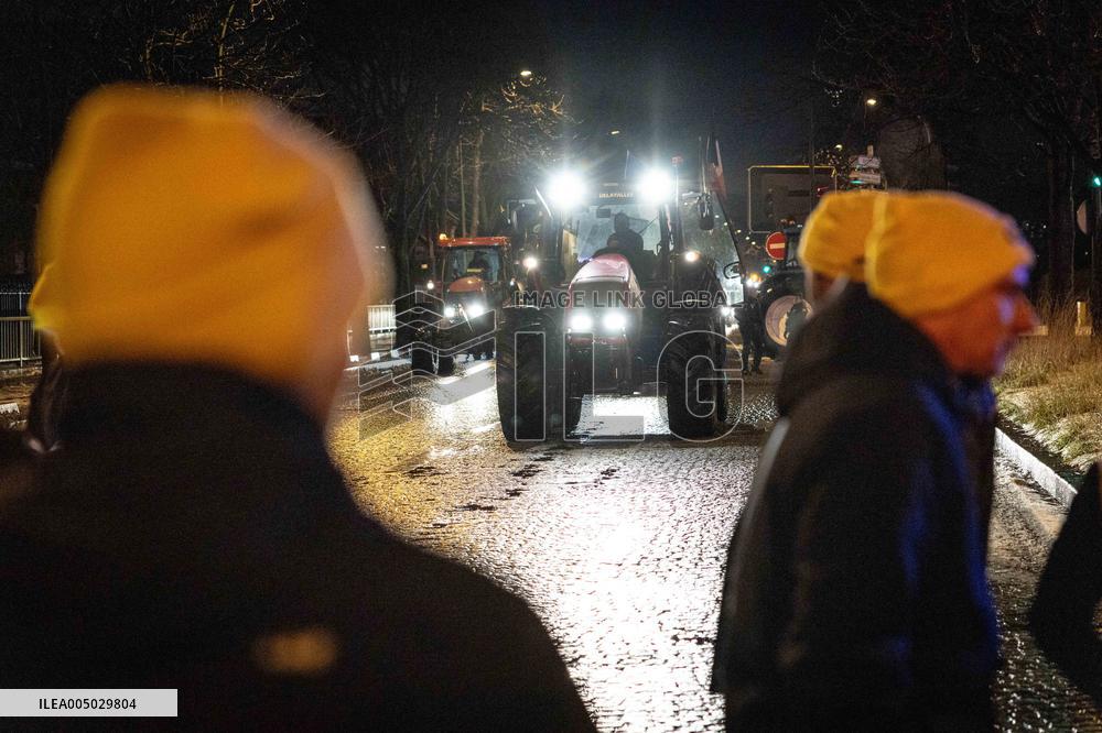 Several Dozen Farmers From The Coordination Rurale At Porte d Auteuil - Paris