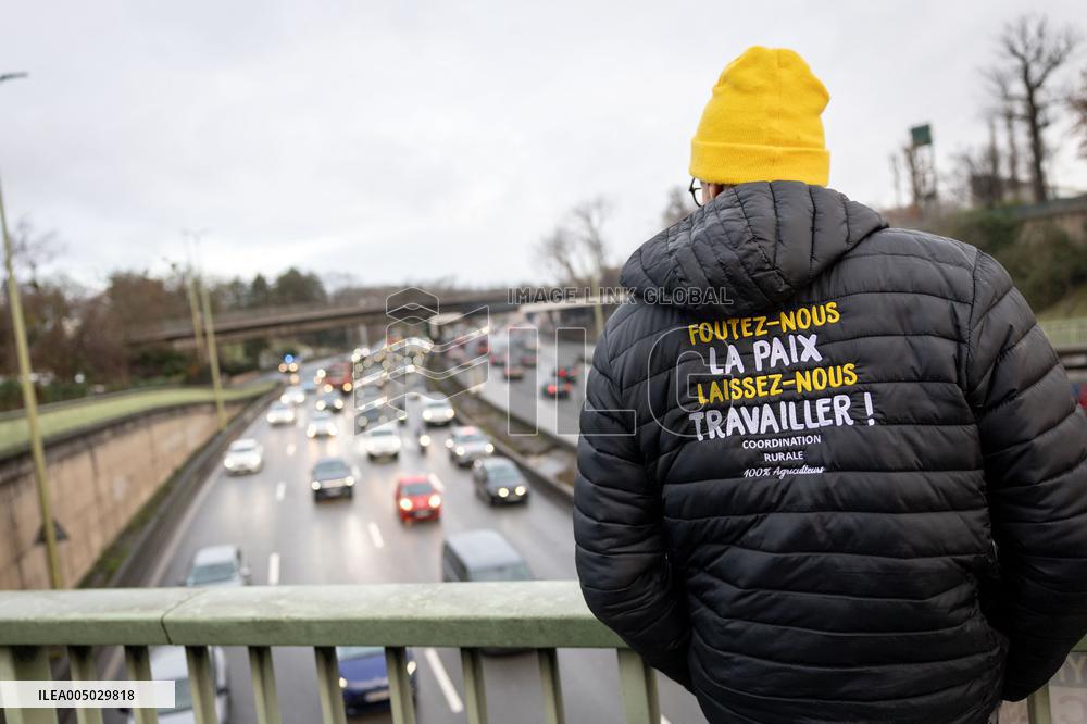 Several Dozen Farmers From The Coordination Rurale At Porte d Auteuil - Paris