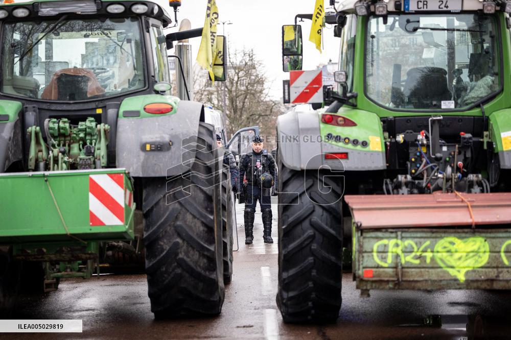 Several Dozen Farmers From The Coordination Rurale At Porte d Auteuil - Paris