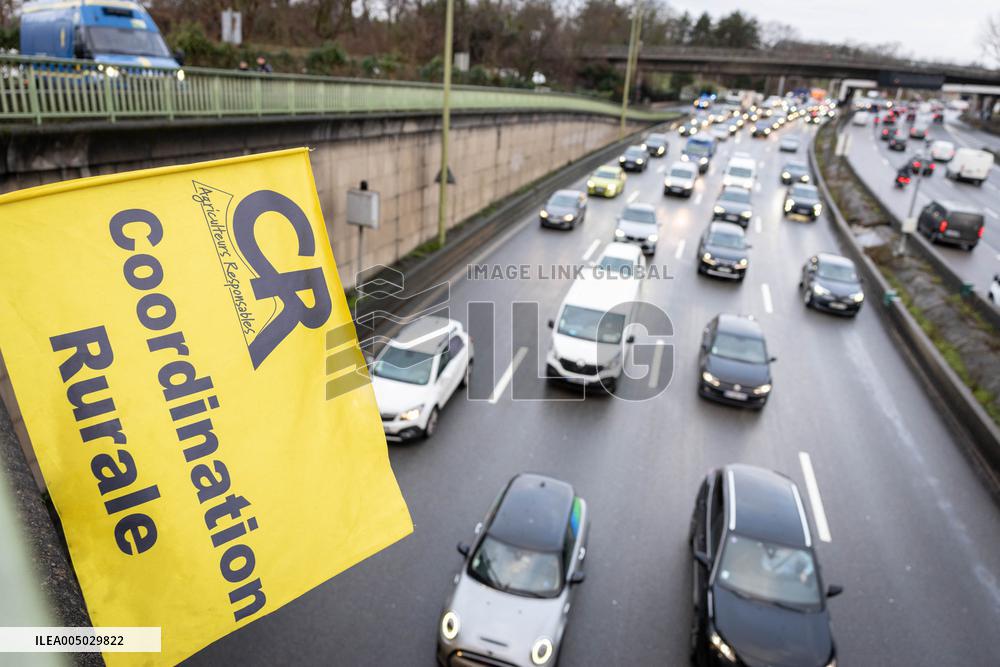 Several Dozen Farmers From The Coordination Rurale At Porte d Auteuil - Paris