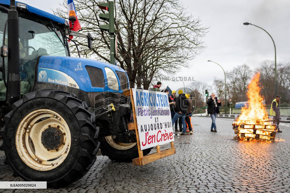 Several Dozen Farmers From The Coordination Rurale At Porte d Auteuil - Paris