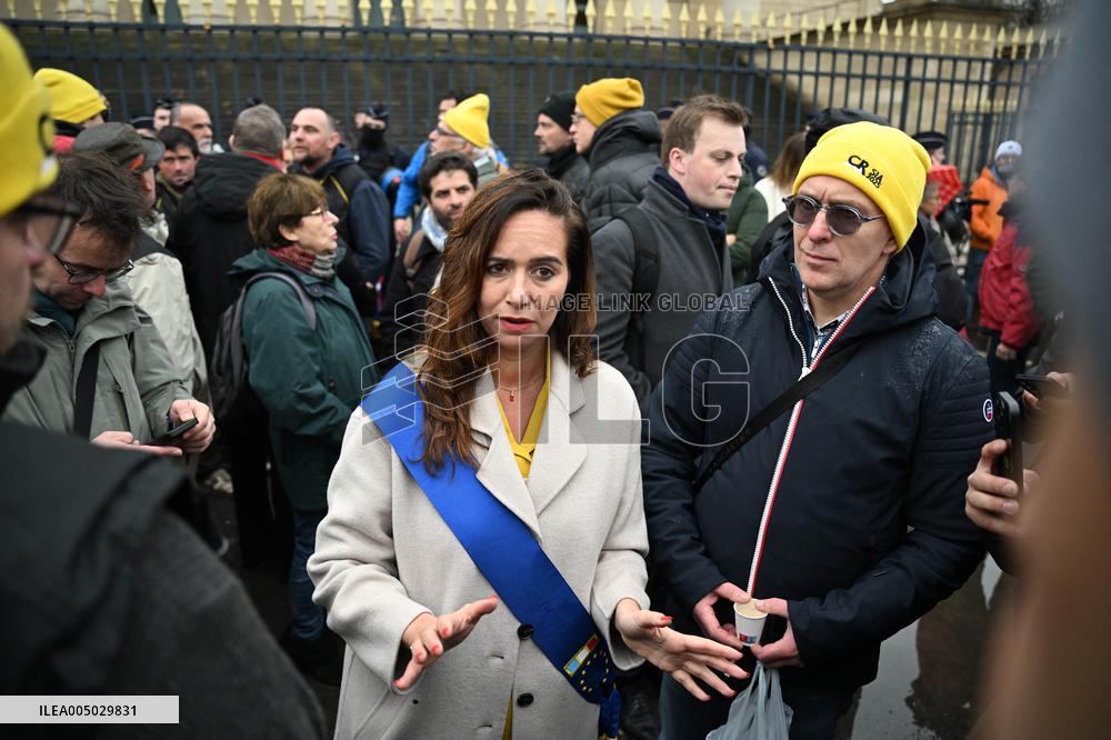 Sarah Knafo At Farmers Protest - Paris