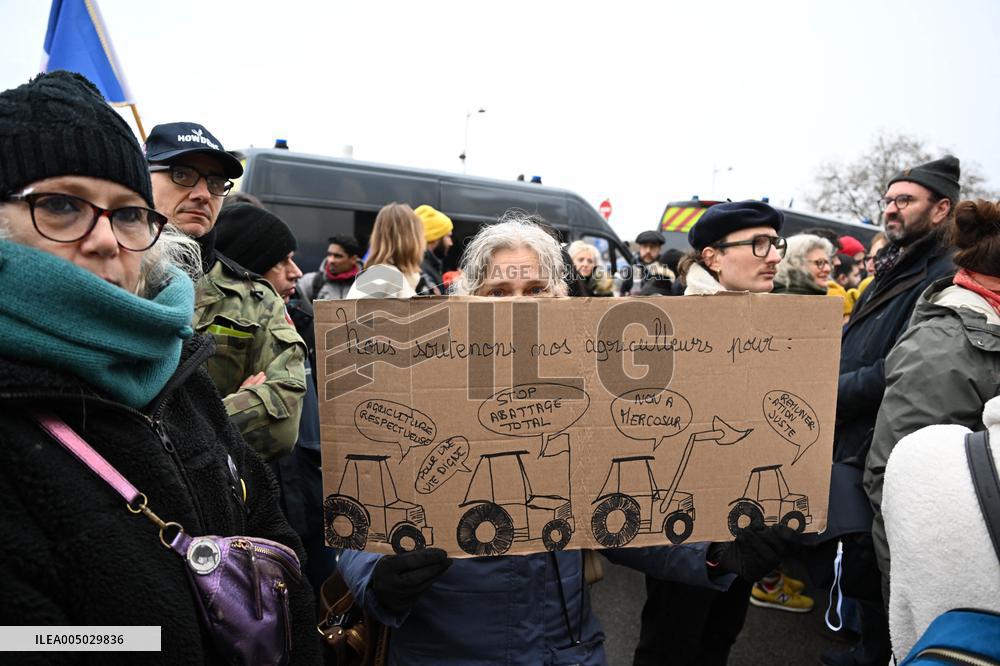 Farmers Protest In Front Of The National Assembly - Paris