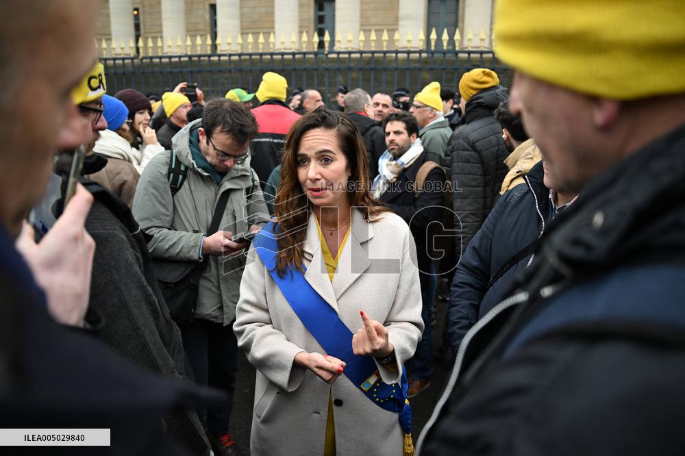 Sarah Knafo At Farmers Protest - Paris