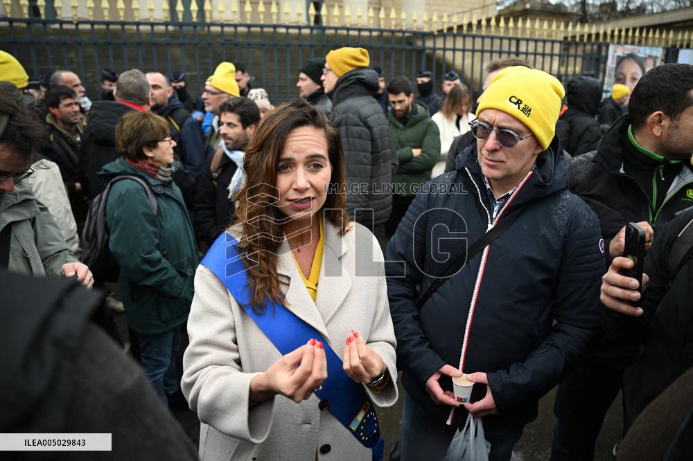 Sarah Knafo At Farmers Protest - Paris