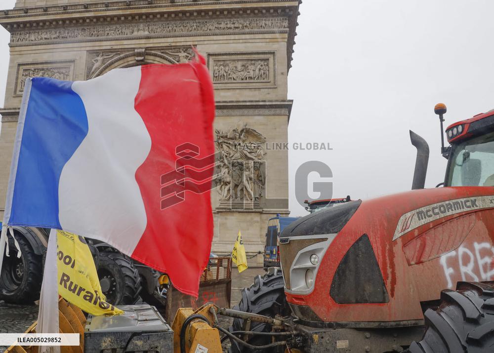 Farmers' Demonstration in Front of Arc De Triomphe - Paris