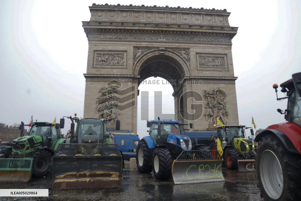 Farmers' Demonstration in Front of Arc De Triomphe - Paris