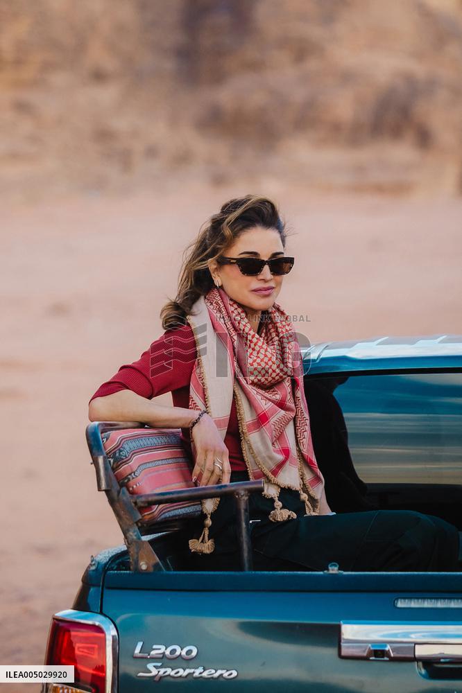 Queen Rania of Jordan Tours Wadi Rum - Jordan