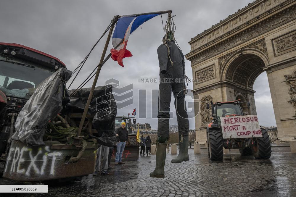 Farmers From The Coordination Rurale Arriving In Paris