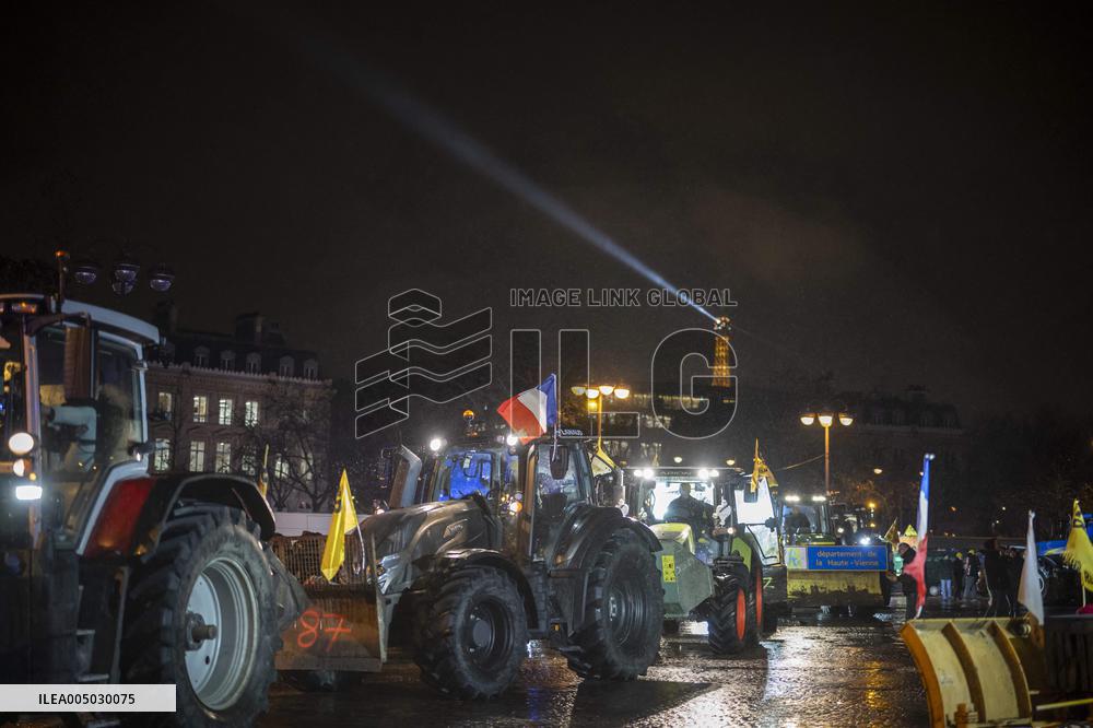 French farmers leaves Paris