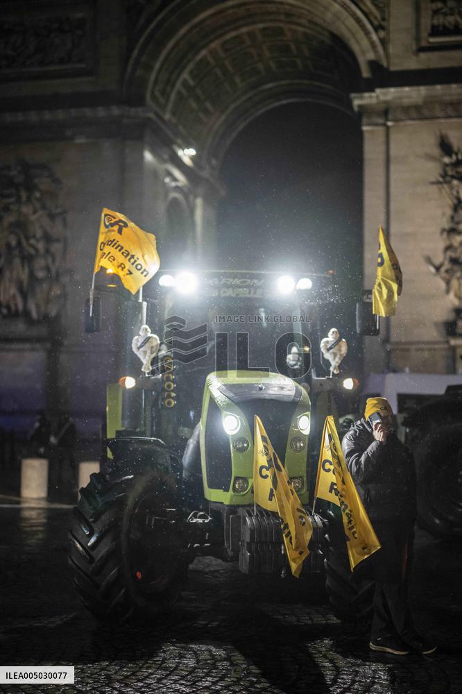 French farmers leaves Paris