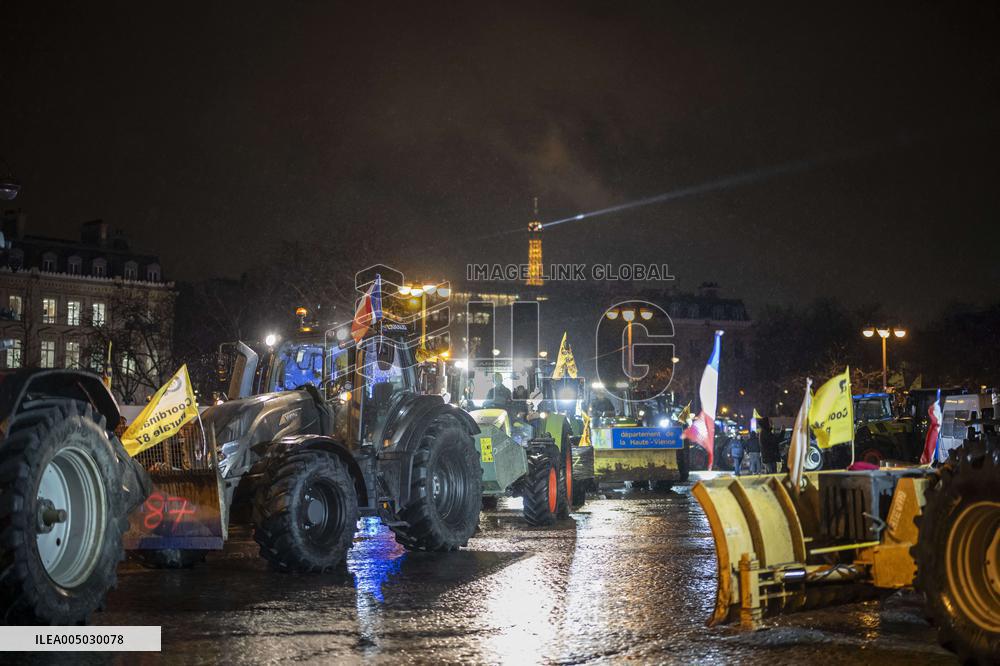 French farmers leaves Paris