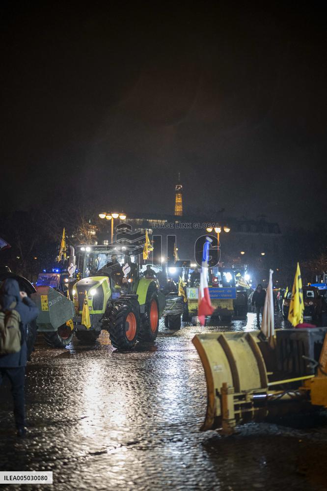 French farmers leaves Paris