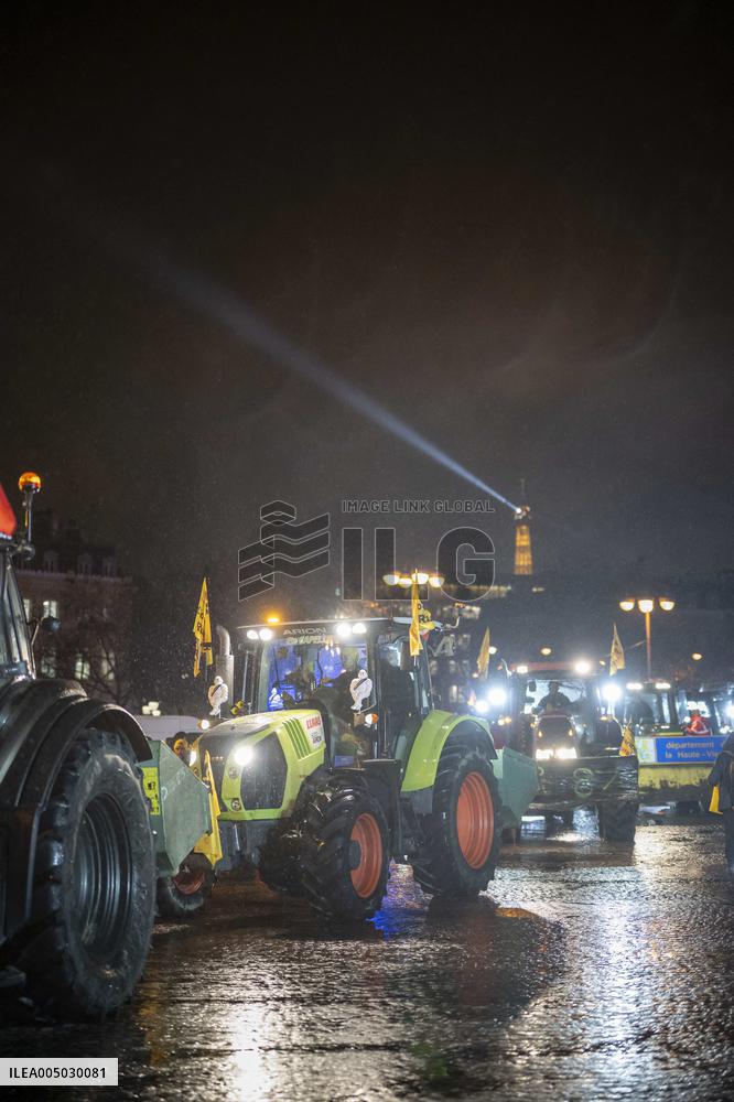 French farmers leaves Paris