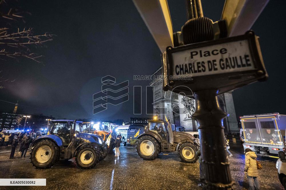 French farmers leaves Paris