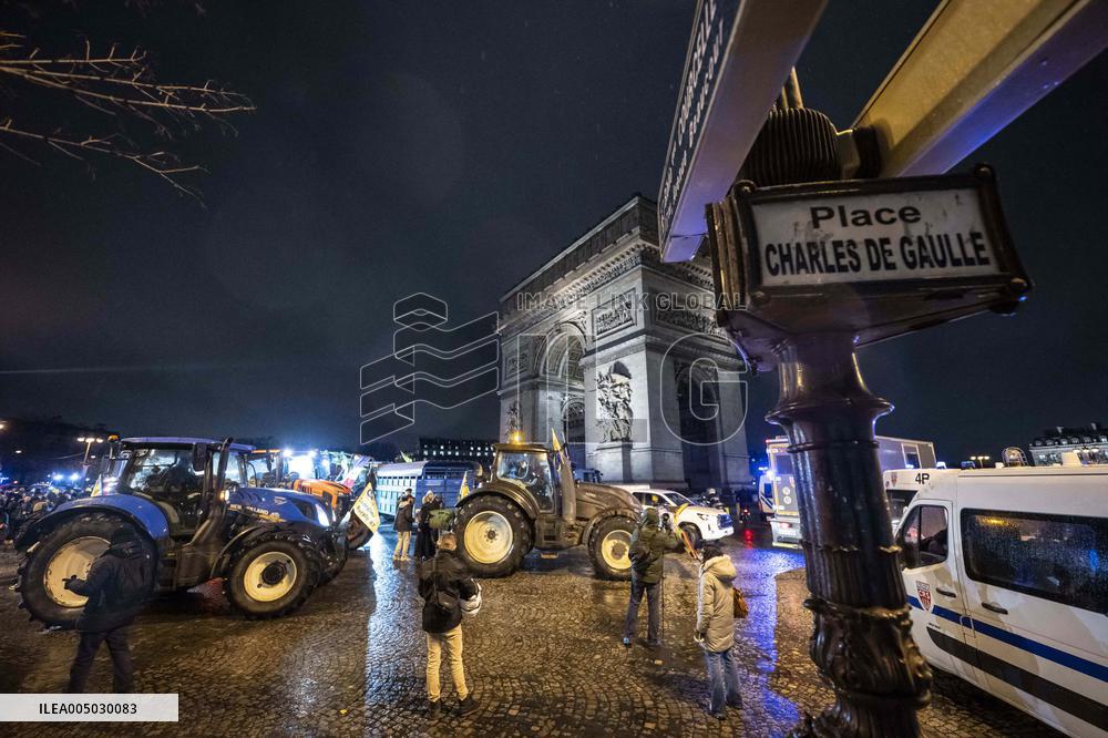 French farmers leaves Paris