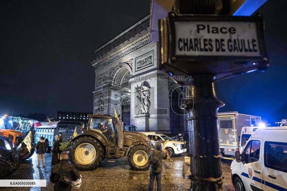 French farmers leaves Paris