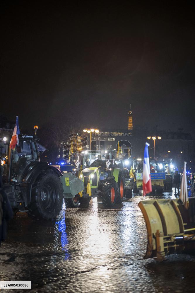 French farmers leaves Paris