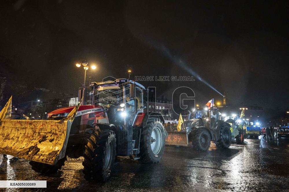 French farmers leaves Paris