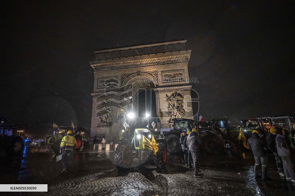 French farmers leaves Paris