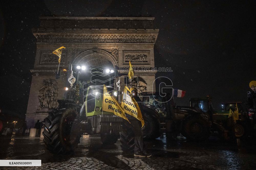 French farmers leaves Paris