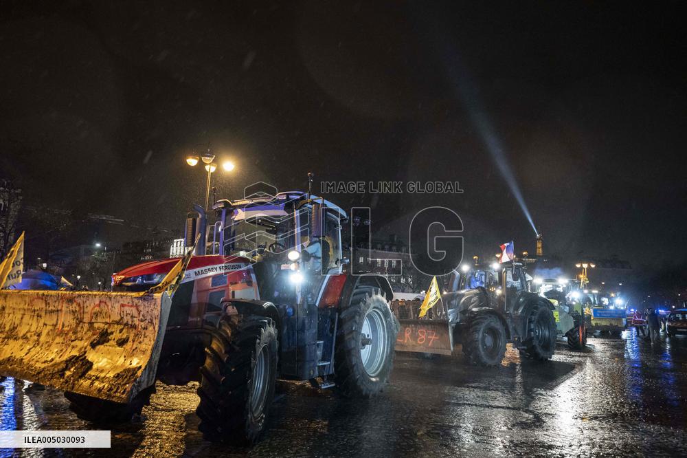 French farmers leaves Paris