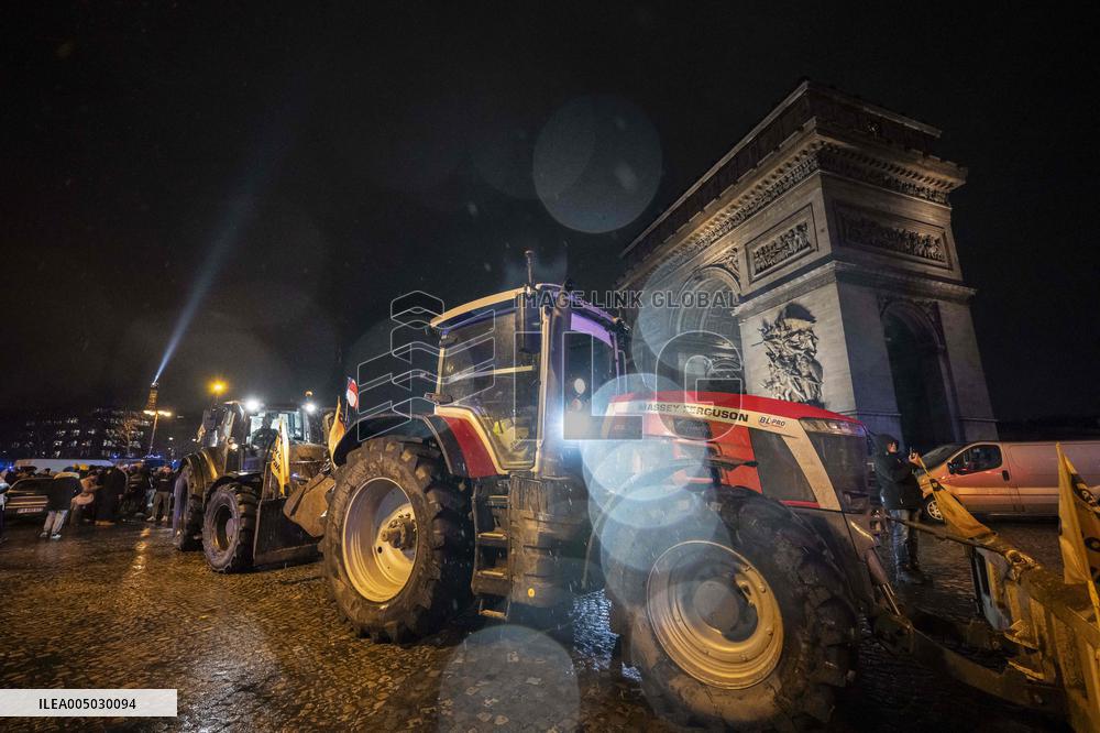 French farmers leaves Paris