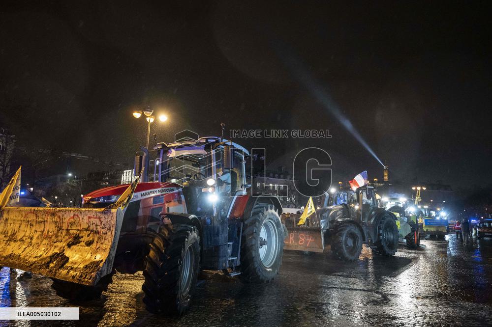 French farmers leaves Paris