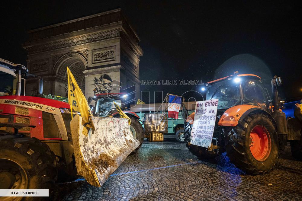 French farmers leaves Paris