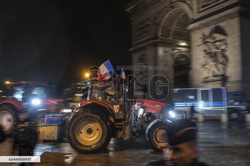 French farmers leaves Paris
