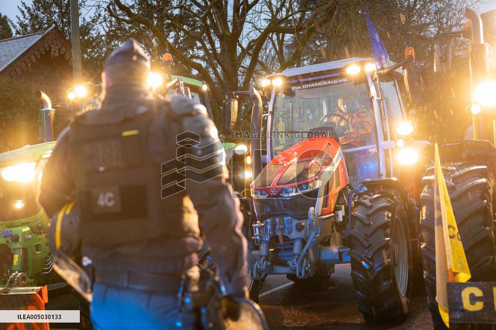 Several Dozen Farmers From The Coordination Rurale At Porte d Auteuil - Paris AJ