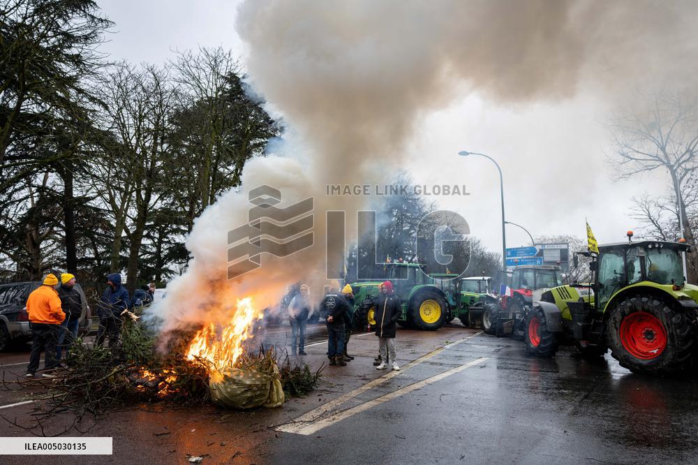 Several Dozen Farmers From The Coordination Rurale At Porte d Auteuil - Paris AJ