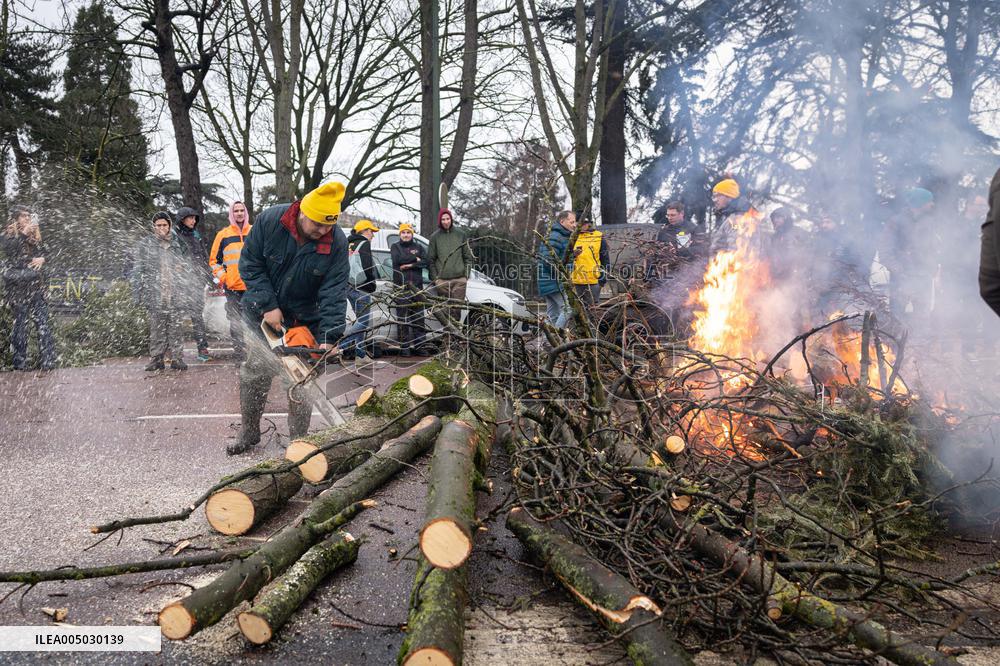Several Dozen Farmers From The Coordination Rurale At Porte d Auteuil - Paris AJ